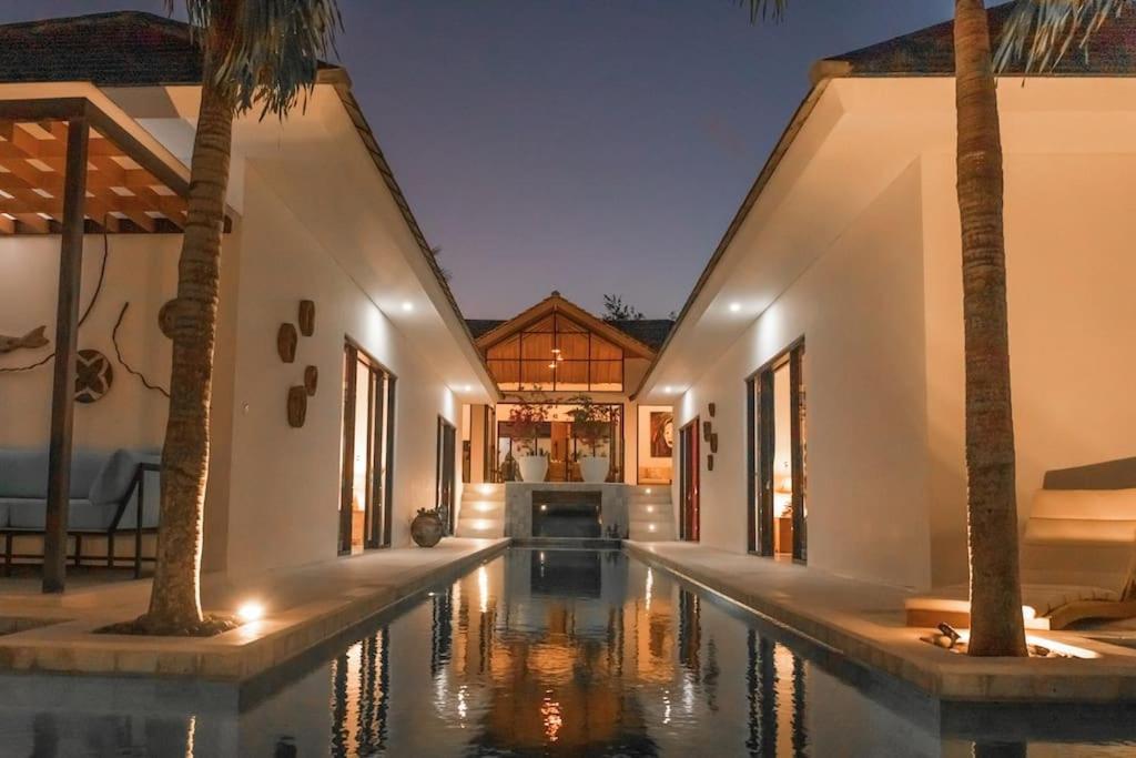 Villa Hakem Elegant and modern 4 bedrooms villa pool view - B&B Canggu