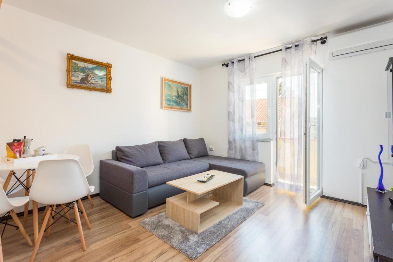 Sunny apartment ILI near Amfiteatar - B&B