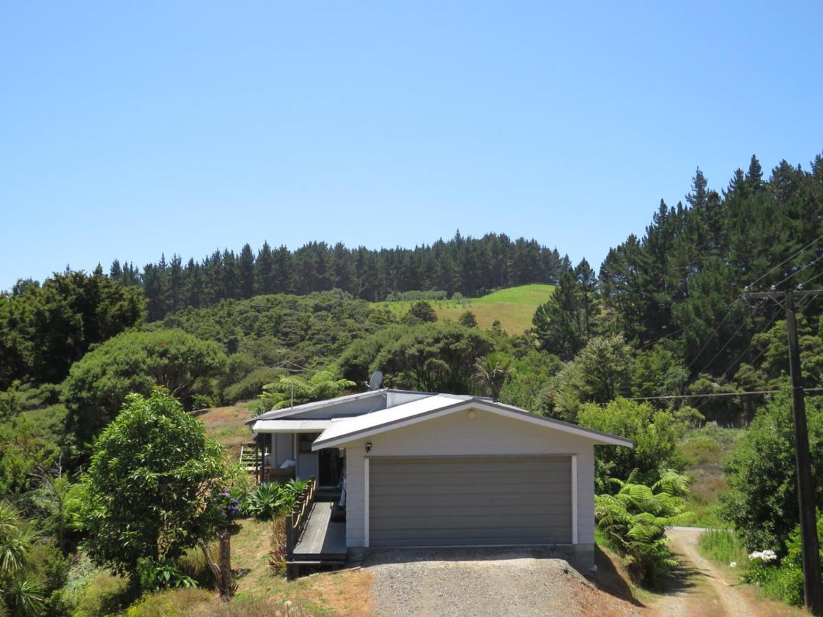 Matapouri bach - beautiful Northland beach - B&B