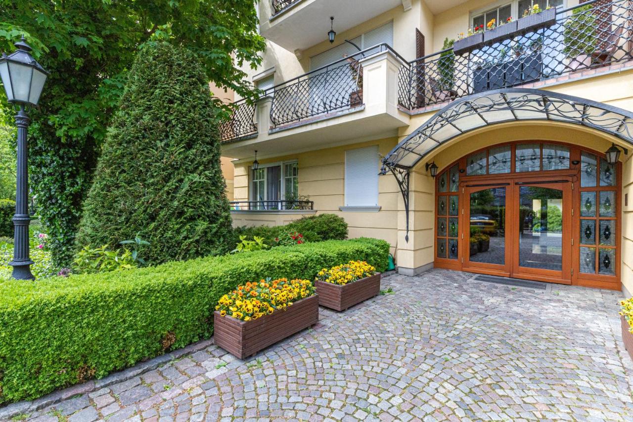 Patio Mare Sopot with Free Garage Parking by Noclegi Renters - Chambres d’hôtes