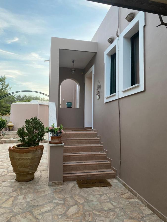 Villa Irene: Θέα πισίνα, Θέα θάλασσα - B&B Mesagrós