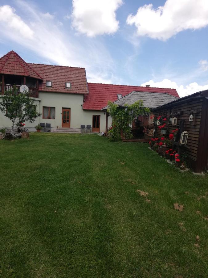 Imádó Vendégház - B&B
