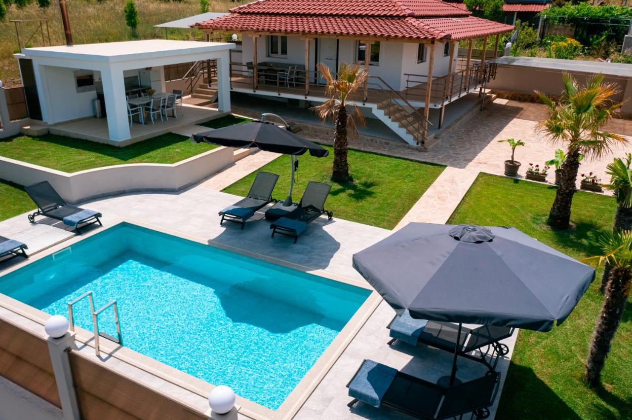 B&B Vergi - Villa Liana , private Villa with pool and garden - Bed and Breakfast Vergi