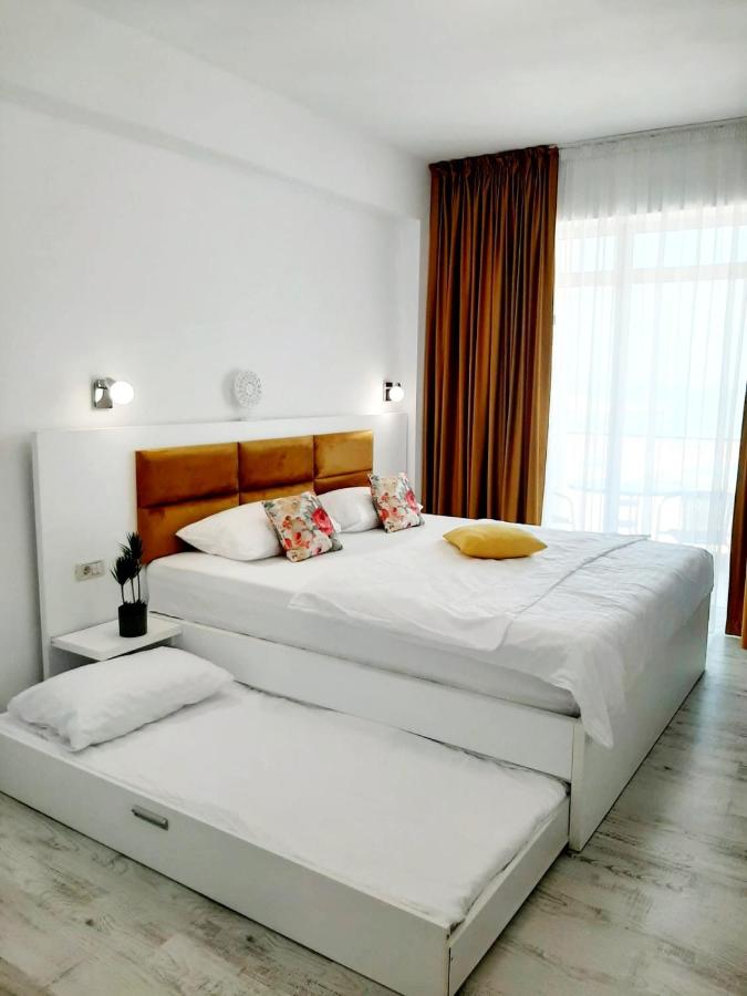 Double Room with Extra Bed & Sea View
