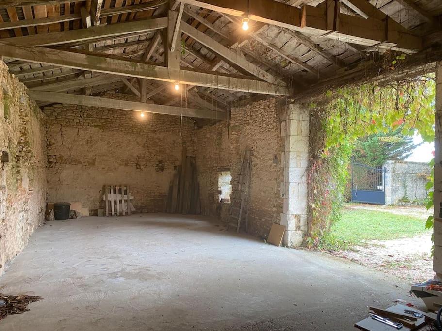 Uniquely Private Holiday Villa in the Charente - B&B Puyréaux