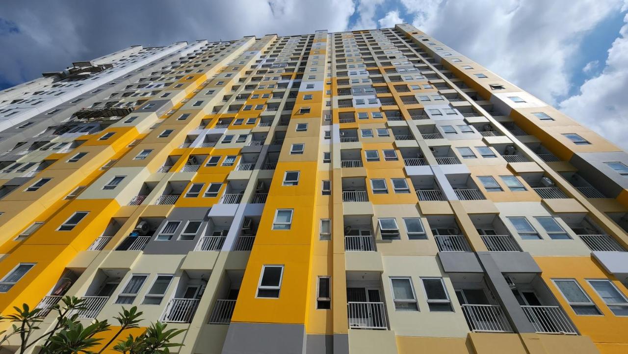 Studio5 at LRT Cikunir 1 next to Ibis Styles Jatibening -Min Stay 3 nights- - B&B