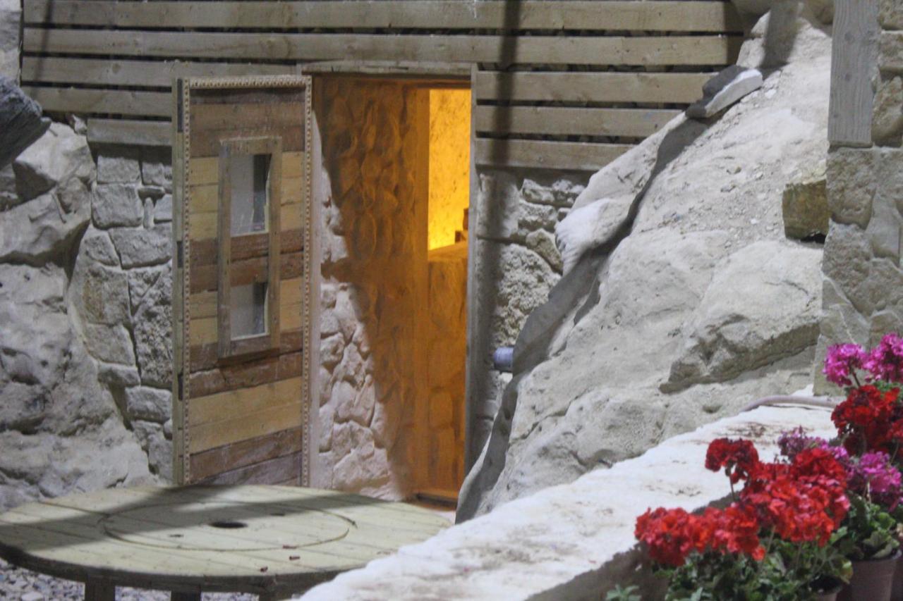 7 Caves Hotel - Bed and Breakfast