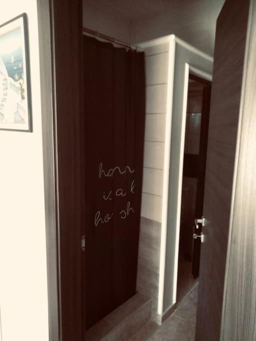 Minimal & cozy studio ΜΕ ΔΩΡΕΑΝ ΧΩΡΟ ΣΤΑΘΜΕΥΣΗΣ - B&B Kavála