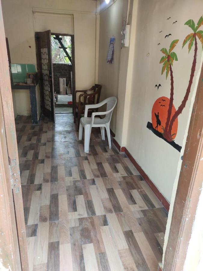 Parvati Niwas Homestay -Nearby Revdanda Beach & Fort - WiFi available - B&B
