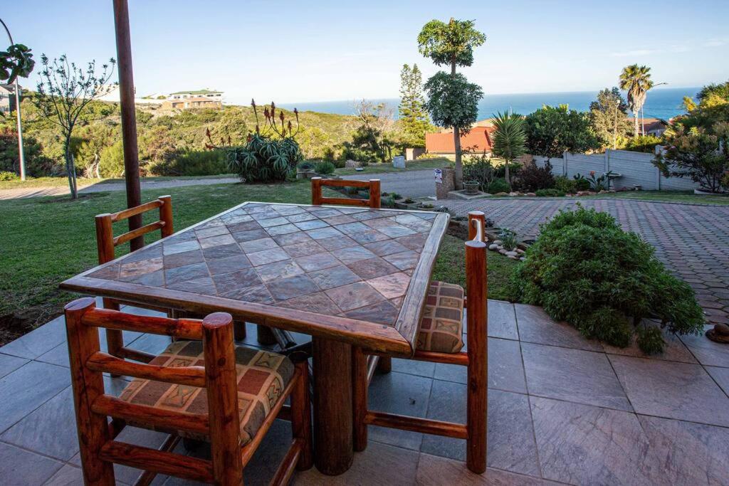 B&B Mossel Bay - 2 Bedroom Holiday Flat in Dana Bay - Bed and Breakfast Mossel Bay