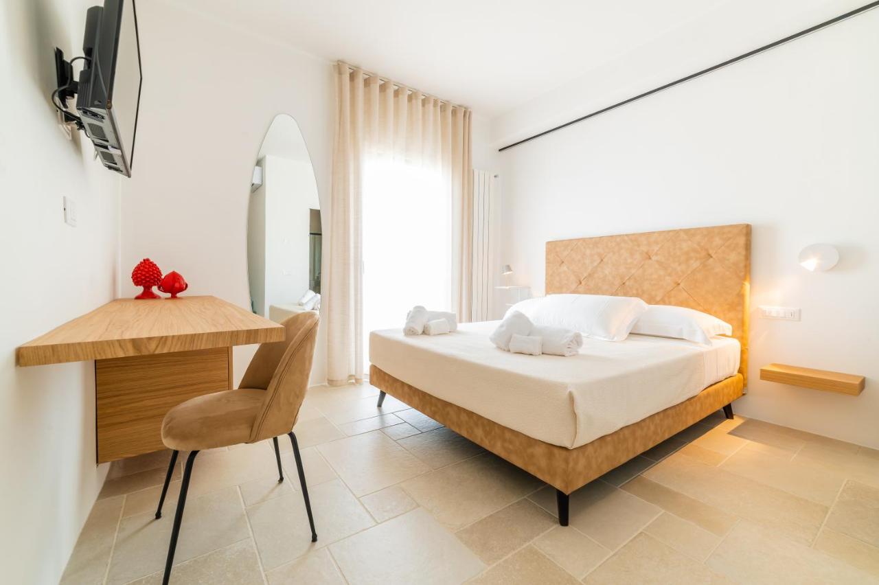 Deluxe Double Room with Balcony and Sea View