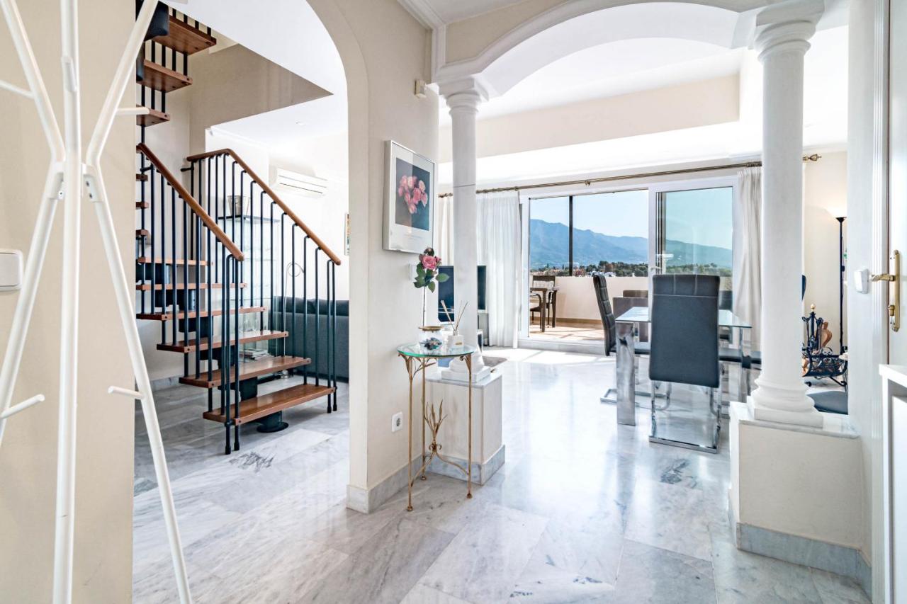 Spacious 2 Bedroom Apartment in Puerto Banus with a Private Terrace and Mountain Views - B&B Marbella