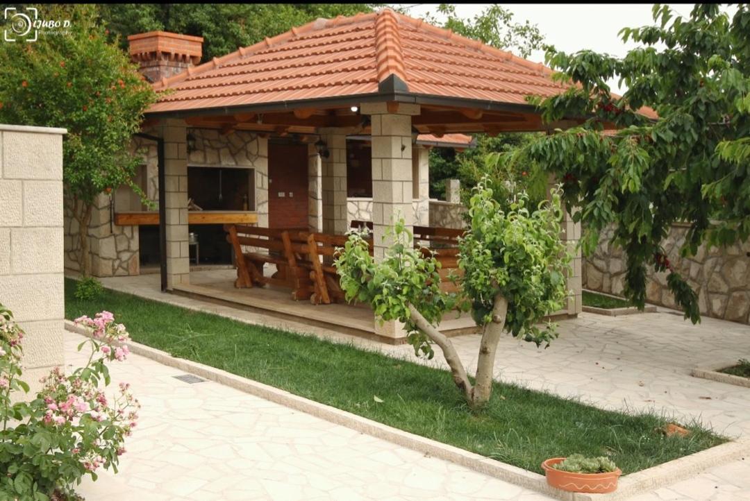 B&B Trebinje - Apartmani Aleksic - Bed and Breakfast Trebinje