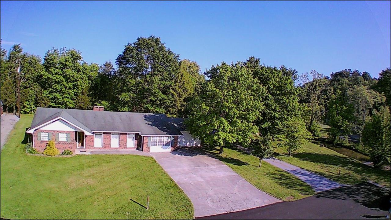 Hoot N Holler - Bed and Breakfast
