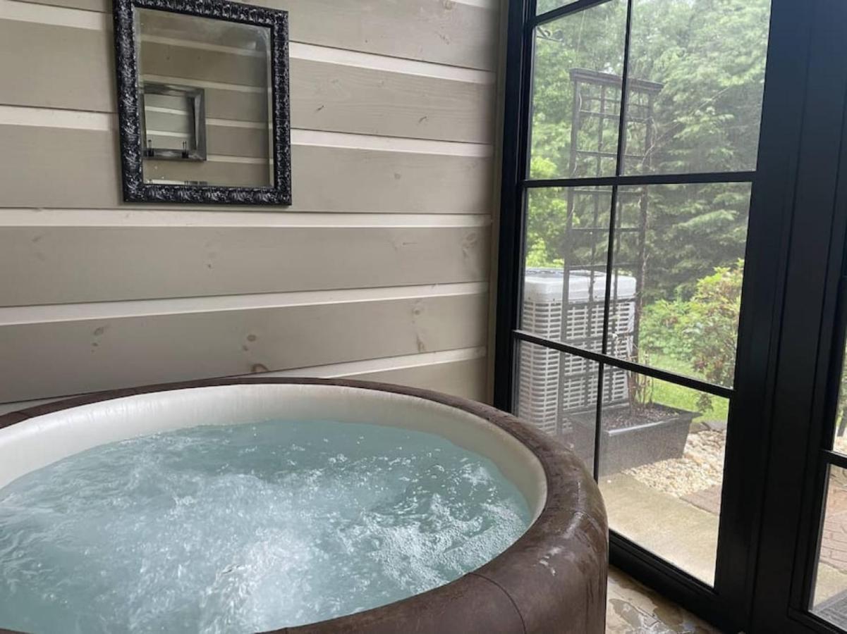 Cades Cove Paradise SoftTub Spa Fireplace - B&B