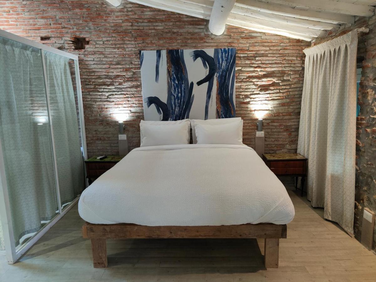 Inside the Wall - B&B Lucca