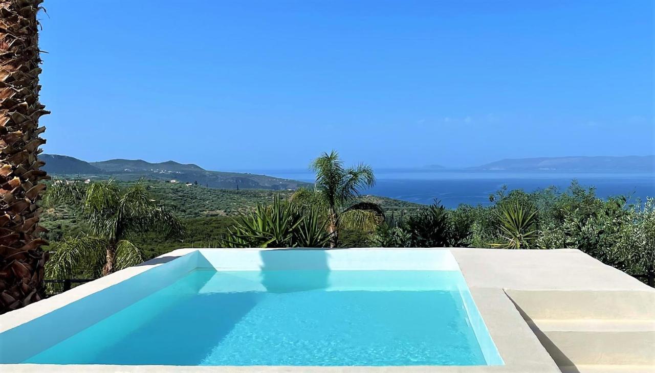 B&B Kalamata - RUSTIC HILL Private Pool Suites - Bed and Breakfast Kalamata