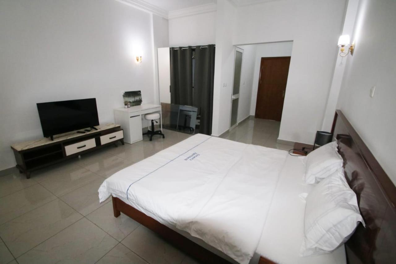 Octave's APT - B&B