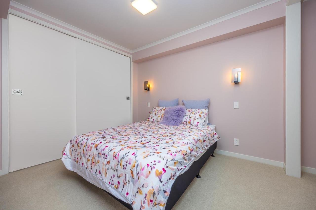 B&B Auckland - QV Water Front Stylish Apt with Aircon - 1048 - Bed and Breakfast Auckland