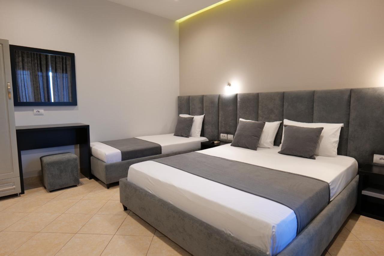 Deluxe Triple Room with Balcony and Lake View