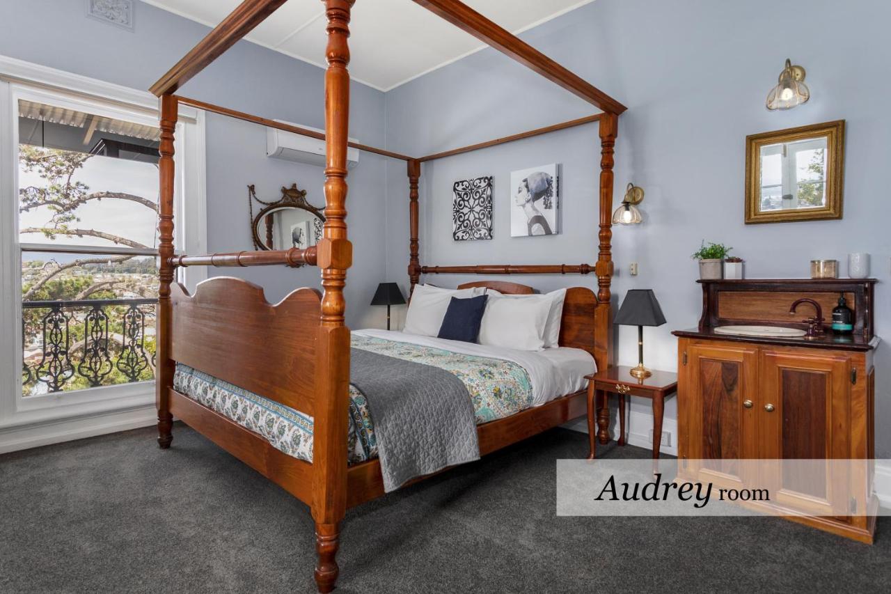 Audrey – Deluxe King Room with Spa, upstairs