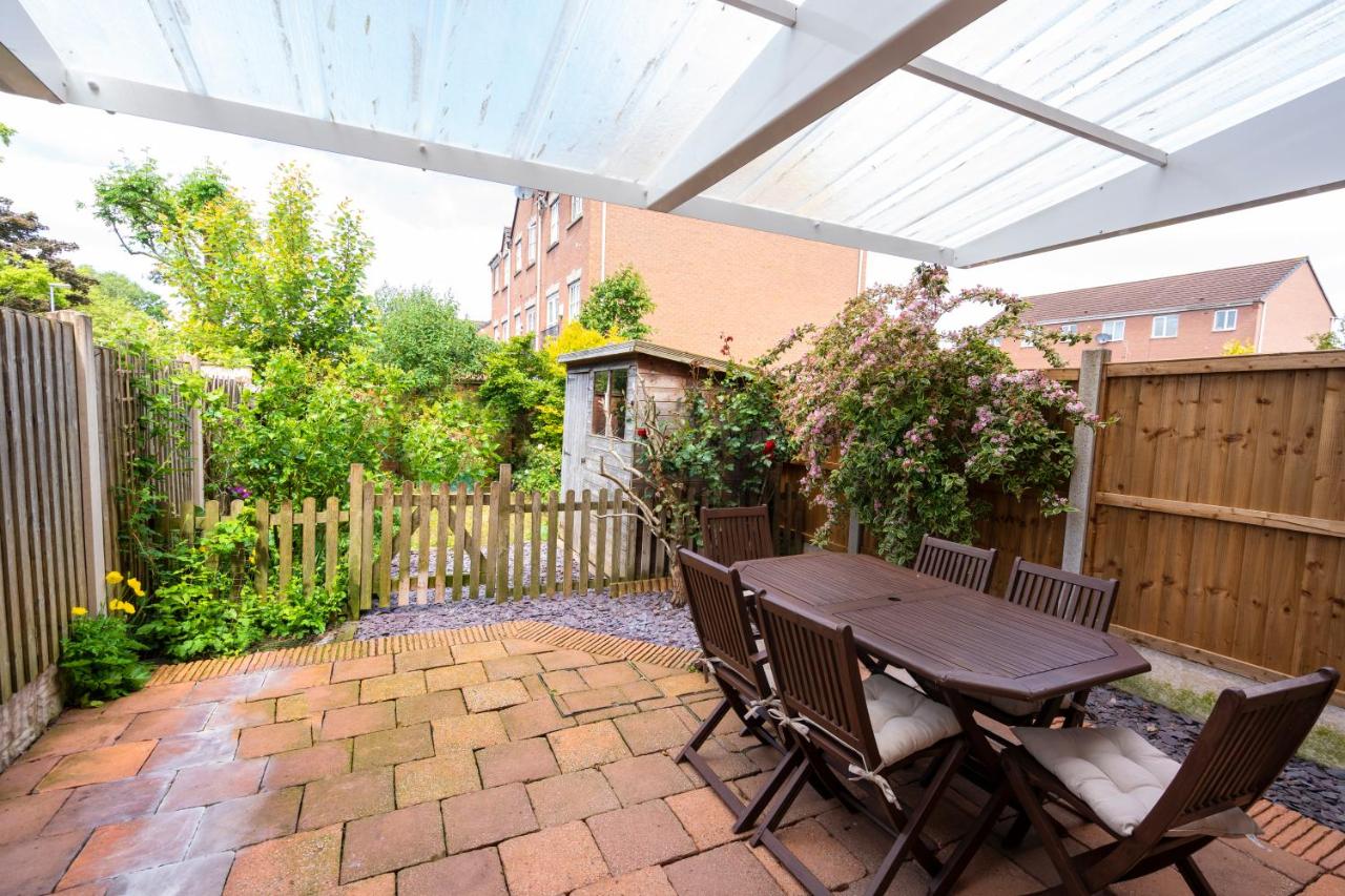 Bright & modern 4 bedroom townhouse - Ferienwohnung Stafford