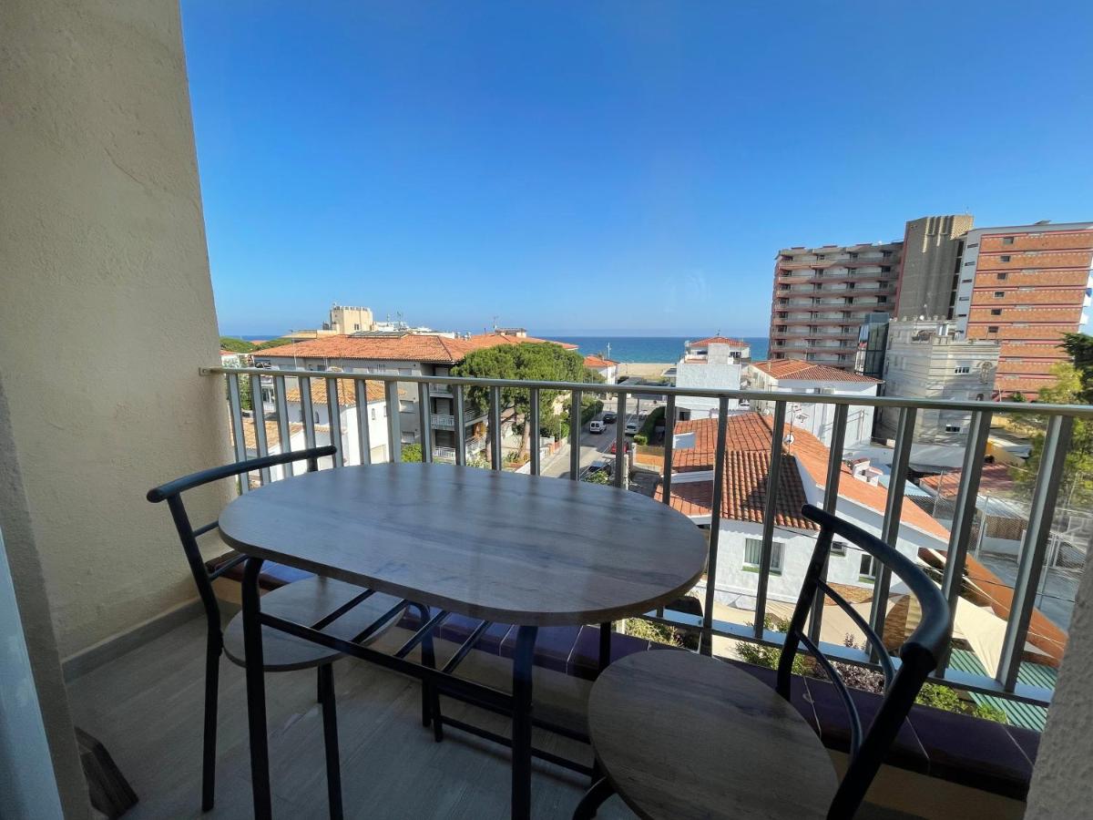 Acogedor estudio en la playa, con vistas al mar, y piscina comunitaria - Chambres d'hôtes Sant Salvador