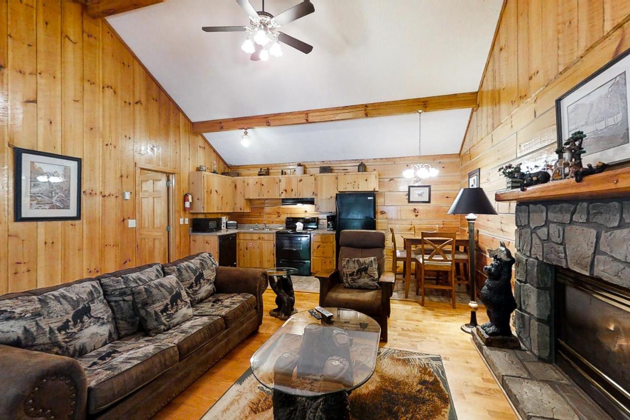 Bear Hugs - B&B Pigeon Forge