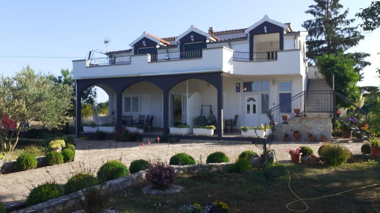 Apartment Viki - Chambres d'hôtes Lozovac