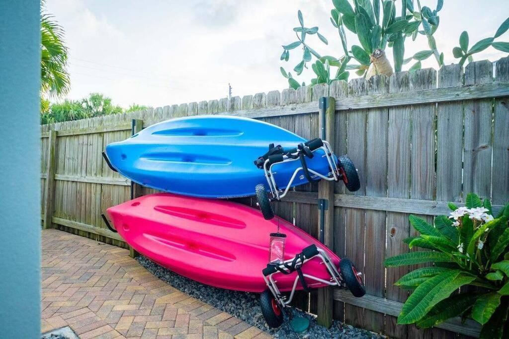 Beach house w/Putting Green/Game Rm/Rooftop Deck - B&B Cocoa Beach