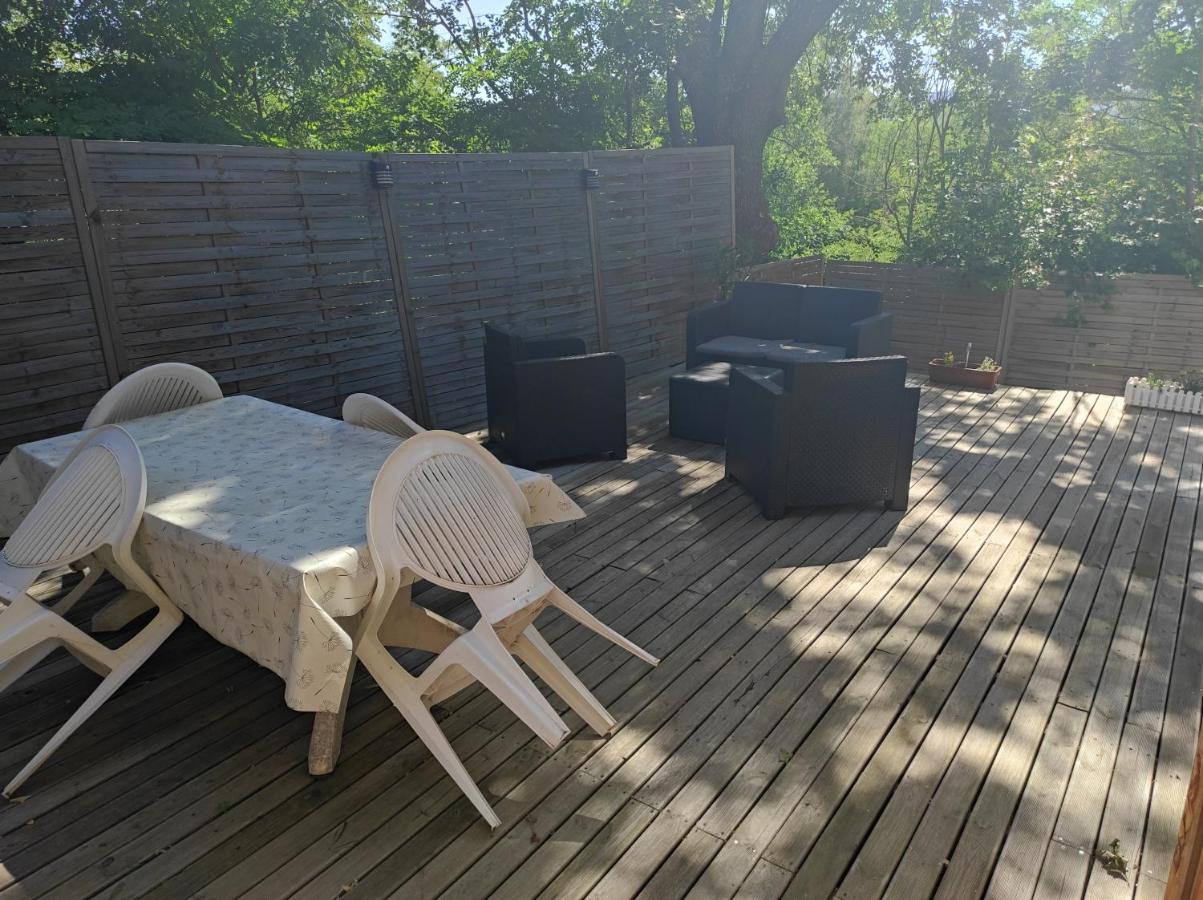 Apartement 'les lavandes" RdC 2CH - terrasse et parking à Lurs - B&B