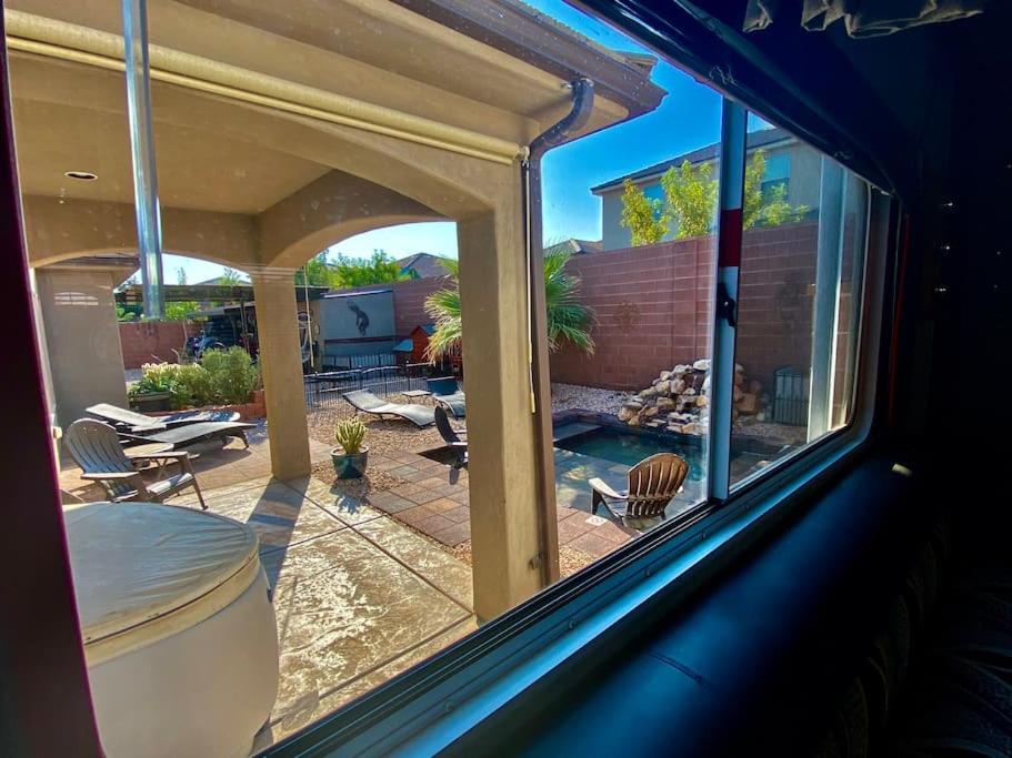 Tiny RV Stone pool Inn, Pets stay free, Zion National Park, your private Oasis! - B&B Saint George