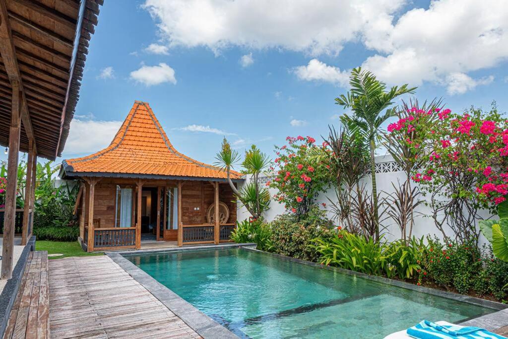 Berawa Canggu Stylish Joglo 3 BEDROOMS PRIVATE VILLA with private pool - Bed and Breakfast Canggu