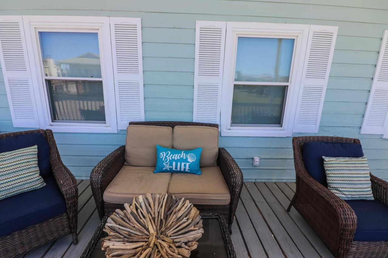 One-of-a-Kind Beach Home with Lounge Bar Game Room - B&B