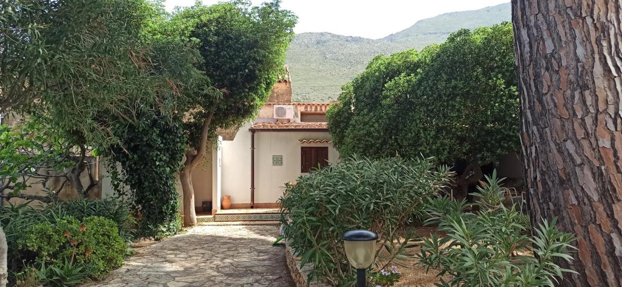 Villa indipendente con patio giardino e parcheggio - B&B