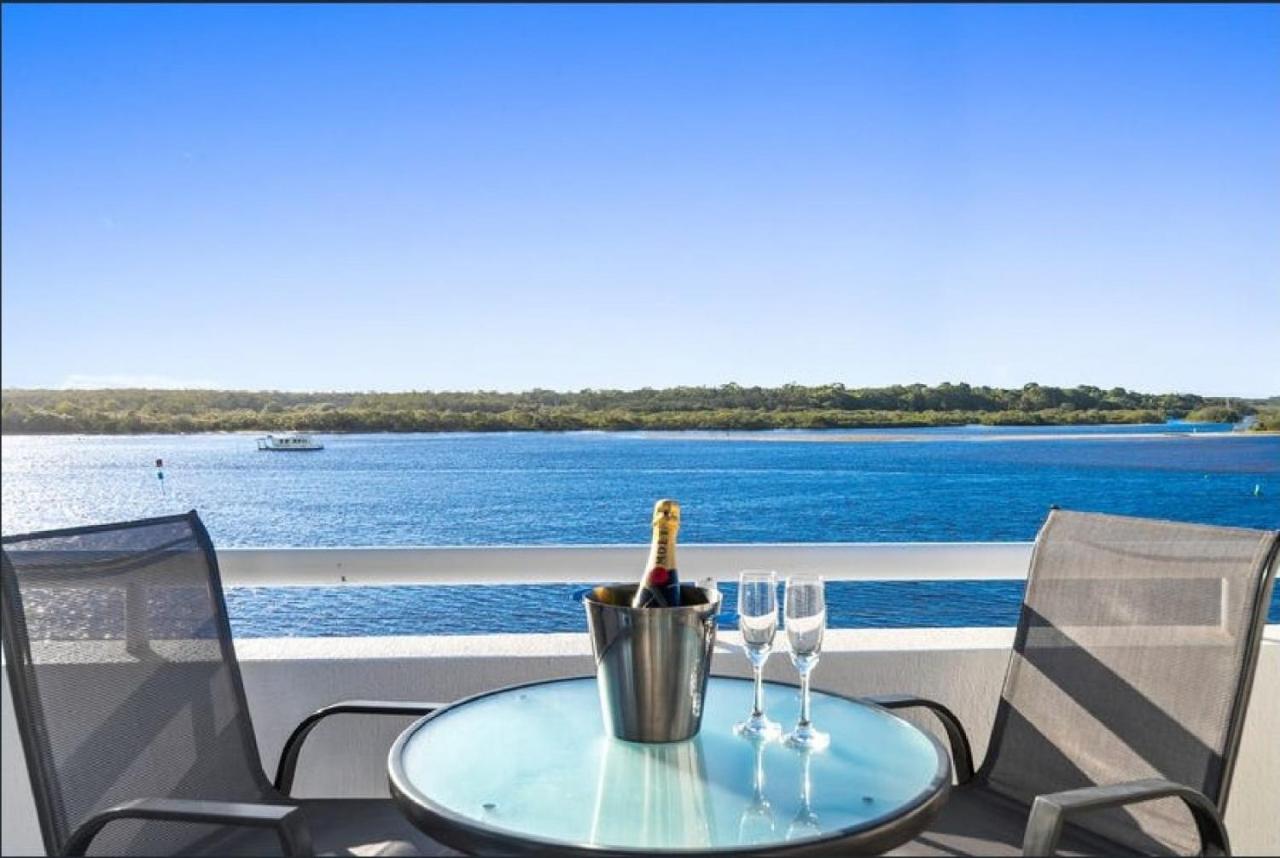 B&B Noosaville - HOWARD ST Panoramic River and Ocean Views - Penthouse -Rooftop - Bed and Breakfast Noosaville