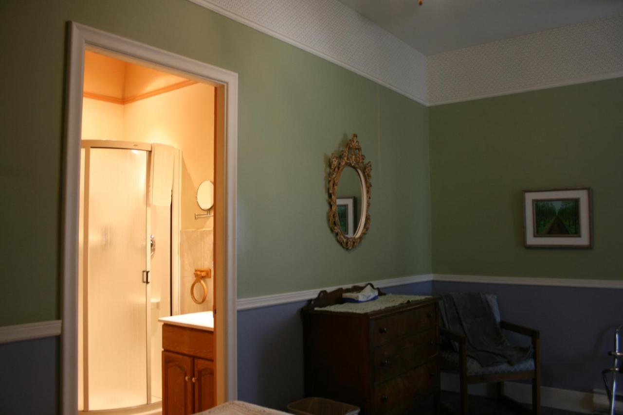 Double and Twin Room with Sofa Bed (5 Adults)