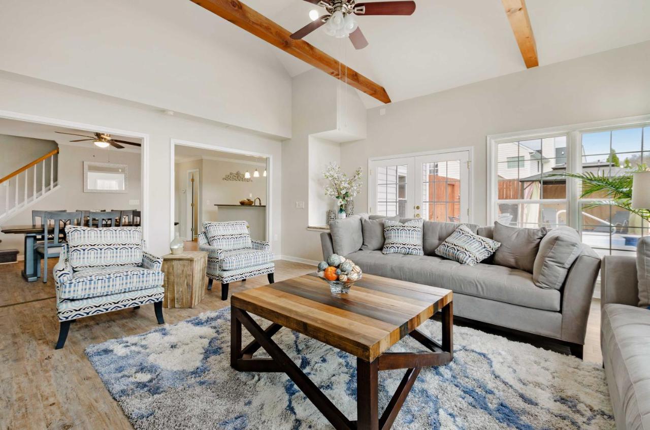 Fenced Yard & Ping-Pong Table: Spacious Graham Gem - B&B Graham