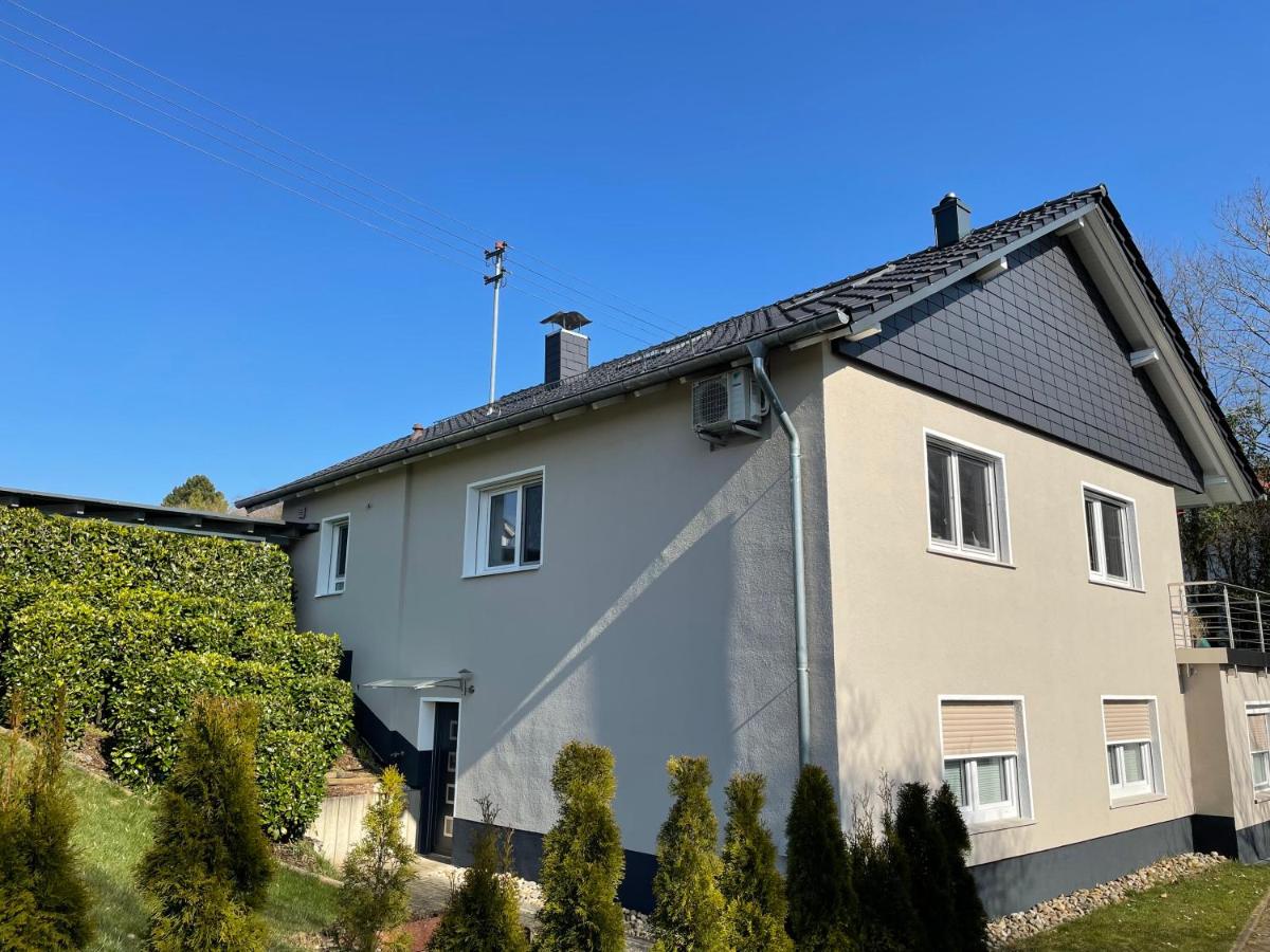 Kleine Auszeit Ferienwohnung nahe Bosenbergklinik mit Parkplatz, Haustiere willkommen - Chambres d’hôtes Sankt Wendel
