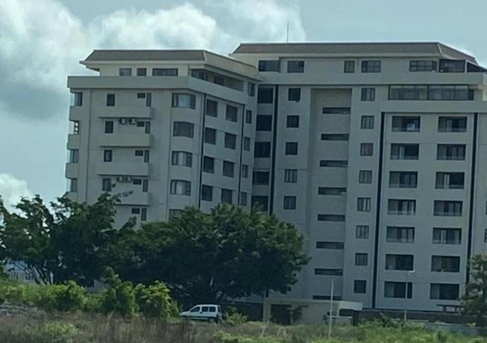 Stylish & Luxury 2-bed parkside apart with pool - B&B