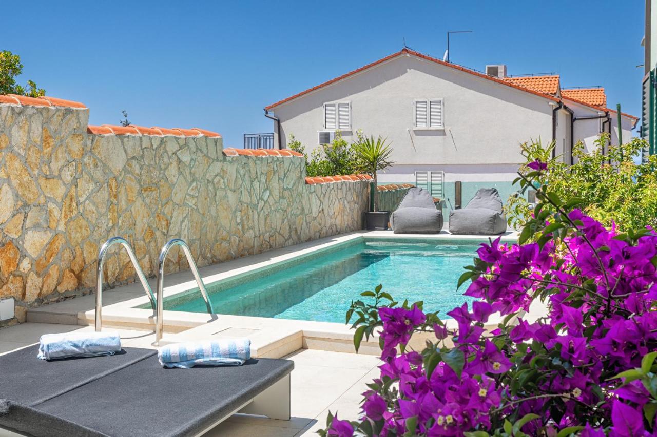 B&B Hvar - Apartment Amos with Private Pool - Bed and Breakfast Hvar