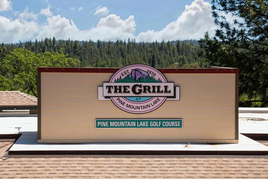 New Luxury 5BR Cabin in Pine Mountain Lake! 1 Minute to Beach! Massage Chair! Close to Yosemite! Perfect for Retreats and Escapes All Seasons! - Chambres d'hôtes Groveland