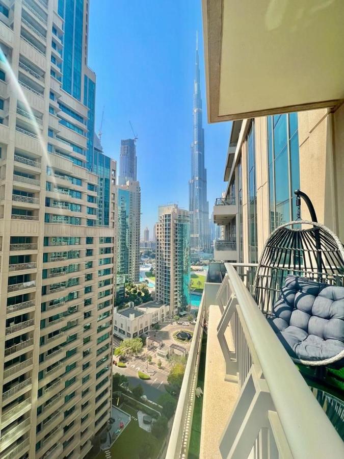 2BR Dubai Burj View Downtown Skyline with Pool, Gym, & Parking - B&B Dubai