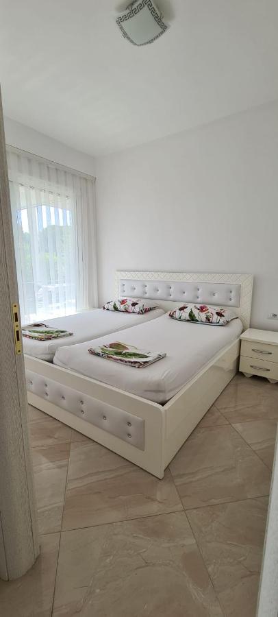 B&B Durrës - Gjiri i Lalzit Lura 3 Apartment Toni - Bed and Breakfast Durrës