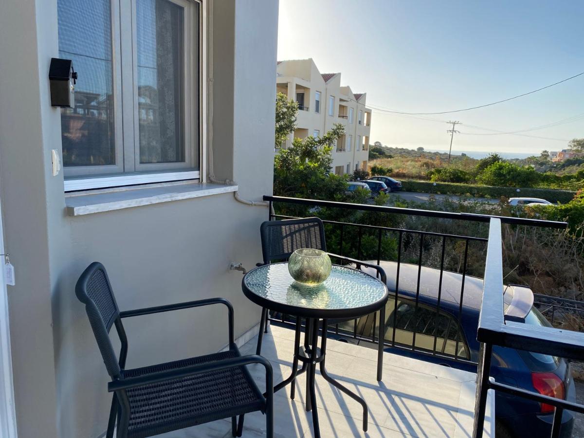 Alexandra's Apartments - Bed and Breakfast