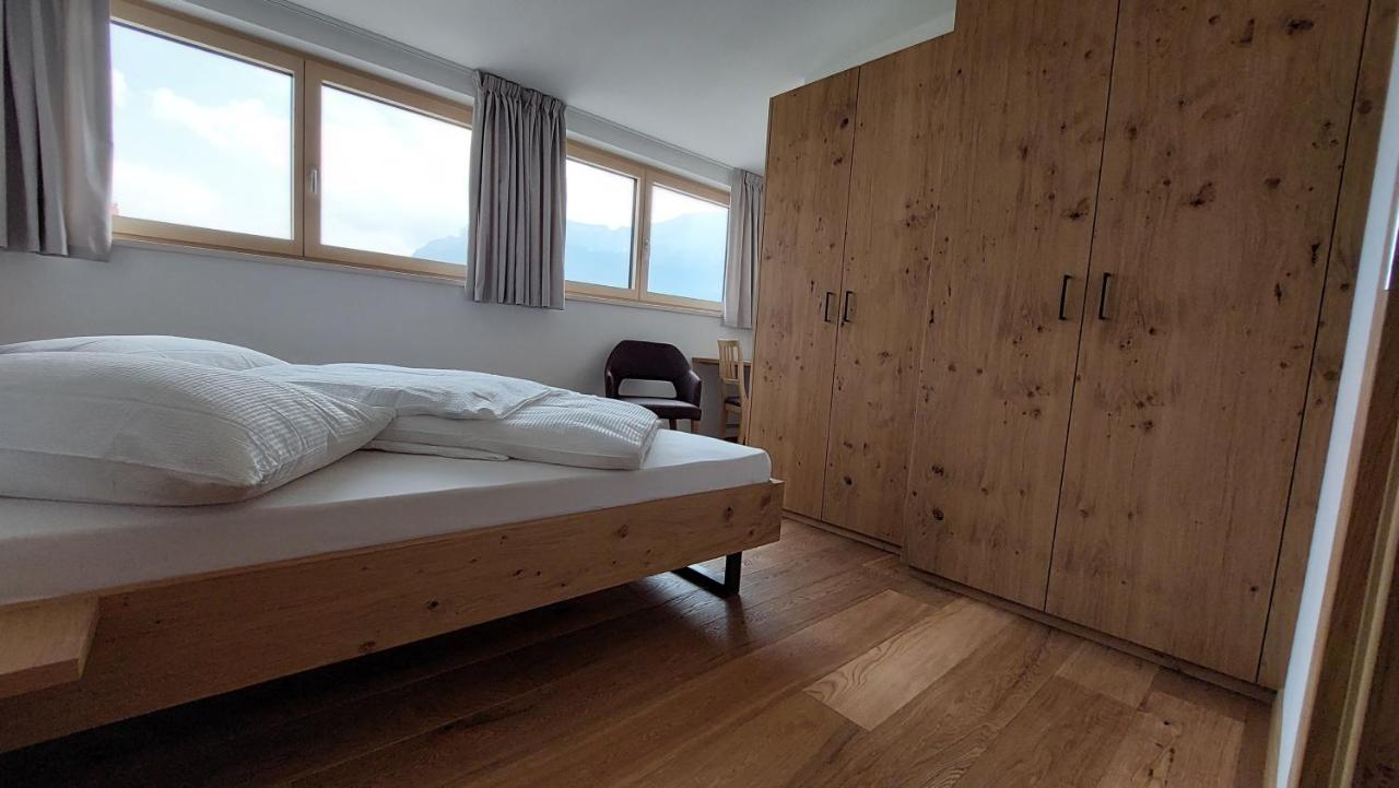 Apartment with Mountain View