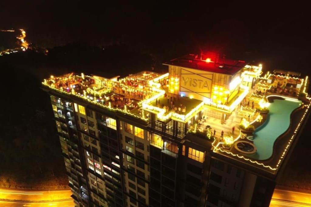 Genting Vista Superior 4BR & 4Baths Suite, Up to15 Pax, Bathtub, Coway Dispenser, 65'SmartTV, 2 Private Parking - B&B Genting Highlands