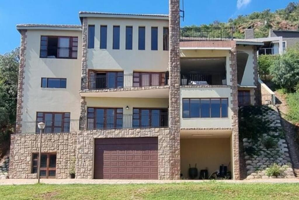 Fish Eagle Manor, Warmbaths - B&B