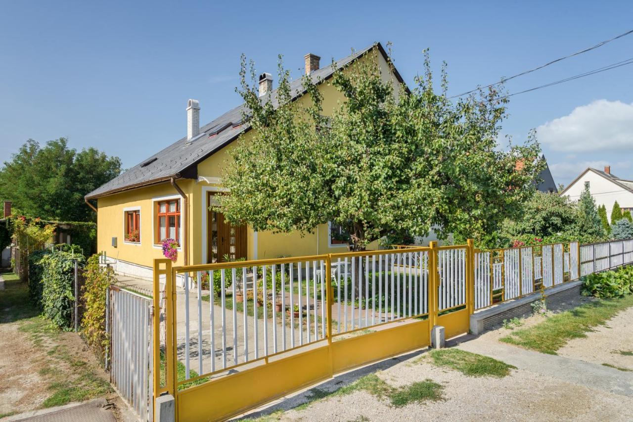 Katica Apartment - Ferienwohnung Balatonszarszo