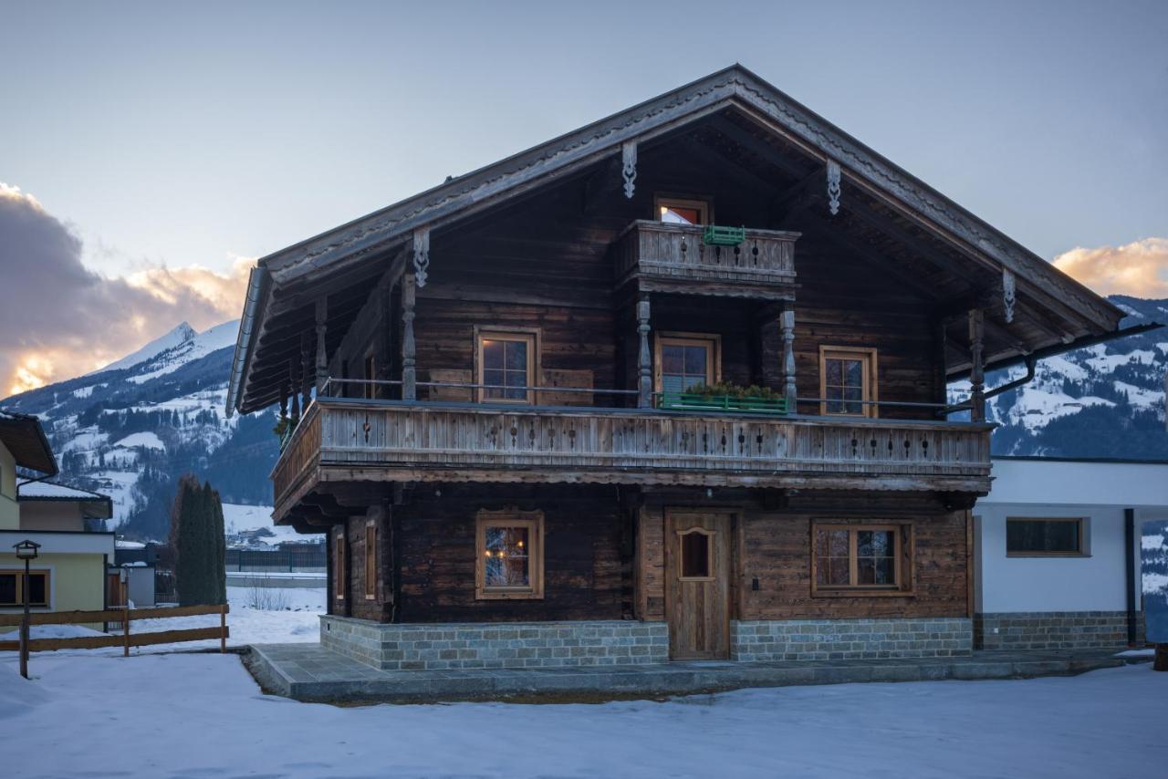 Fasserhäusl -Private Luxury Chalet mit Hot Tub & Sauna - B&B Finsing